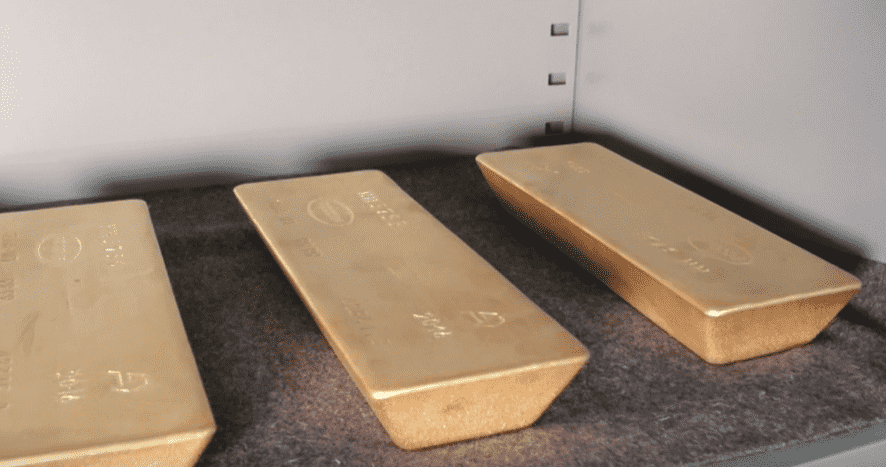 美联储内部分歧推高金价：通胀降温与贸易紧张局势助黄金前景看涨