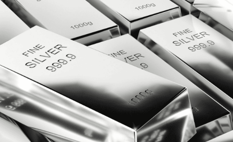 伦敦金库10月白银流入创九年新高，缓解供应紧张并带来套利机会